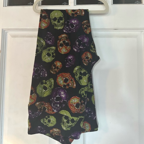 Pants - LuLaRoe TC Leggings - RARE Halloween Collection Skulls
